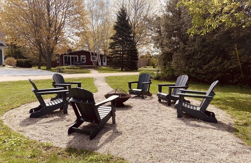 Dashwood Cottage | 4 bedroom, 4 season lakefront near Grand Bend (Lake Huron) with firepit & kayaks