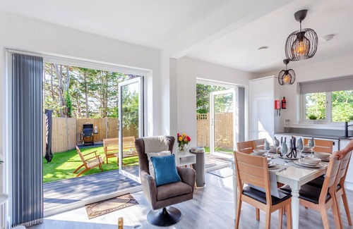 Weston-super-Mare Cottage | 4 bedroom accommodation in Kewstoke, near Weston-super-Mare