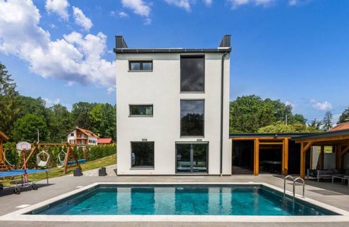 Brestovac House | 4 bedroom accommodation in Novo Zvecevo