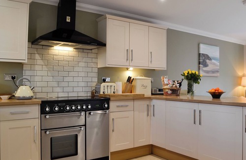 Cwm-twrch Isaf Cottage | 4 bedroom accommodation in Lower Cwm-twrch, near Ystradgynlais