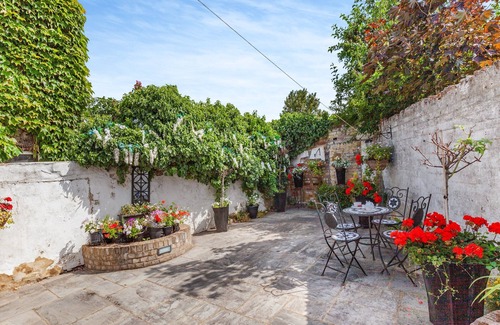 Roydon Cottage | 4 bedroom accommodation in Roydon, near Harlow