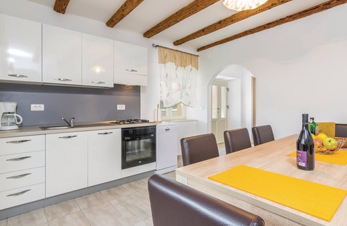 Zminj House | 4 bedroom accommodation in Klimni