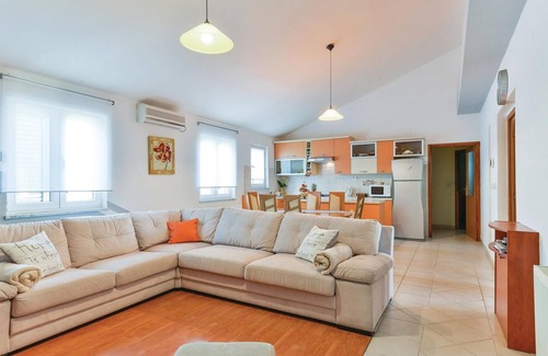 Murvica House | 4 bedroom accommodation in Murvica
