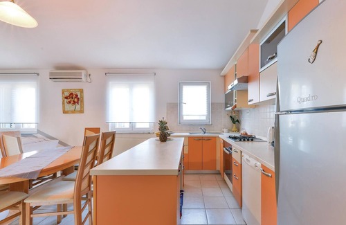 Murvica House | 4 bedroom accommodation in Murvica