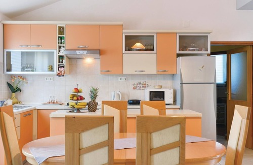 Murvica House | 4 bedroom accommodation in Murvica