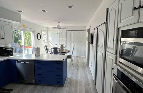 Sussex House | 4 Bedroom Autumn Retreat- Vineyards & Golf Nearby