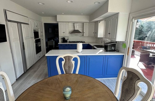 Sussex House | 4 Bedroom Autumn Retreat- Vineyards & Golf Nearby