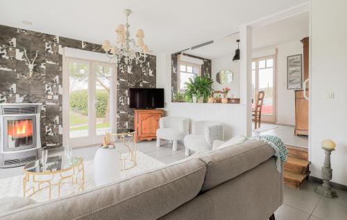 Romeries House | 4 Bedroom Awesome Home In Romeries