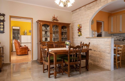 Sumber House | 4 bedroom awesome home in Sumber