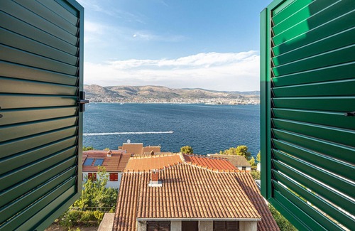 Okrug Donji Apartment | 4 bedroom cozy apartment in Okrug Donji