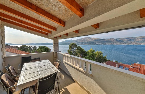 Okrug Donji Apartment | 4 bedroom cozy apartment in Okrug Donji