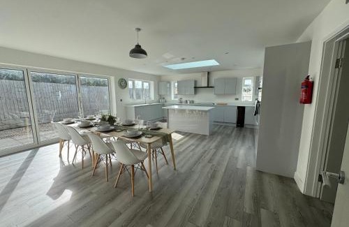 Weston-super-Mare House | 4 bedroom detached home sleeps 8