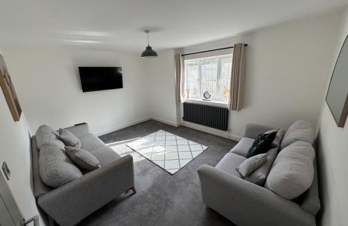 Weston-super-Mare House | 4 bedroom detached home sleeps 8