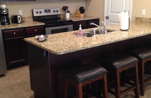 Columbia House | 4 bedroom downtown. Cheaper than a hotel!