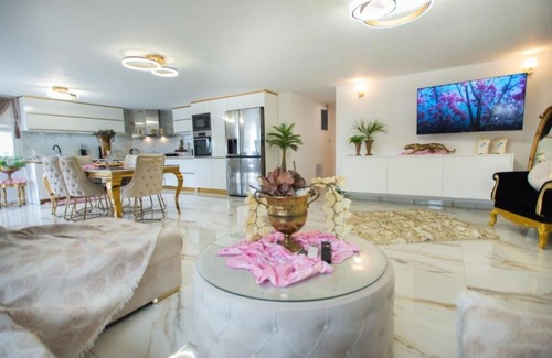 Kalamaki Villa | 4 bedroom house with heated pool, bar and BBQ