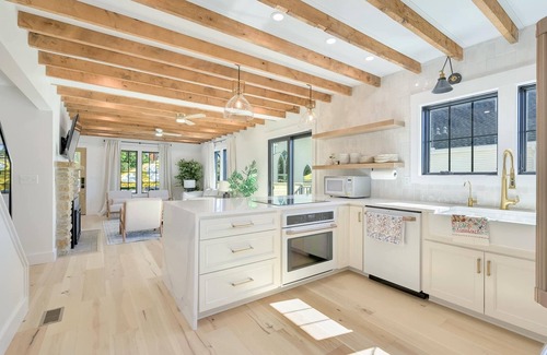 Nashville House | 4 bedroom home downtown Nashville. Hot tub, large patio, fire pit, and game room