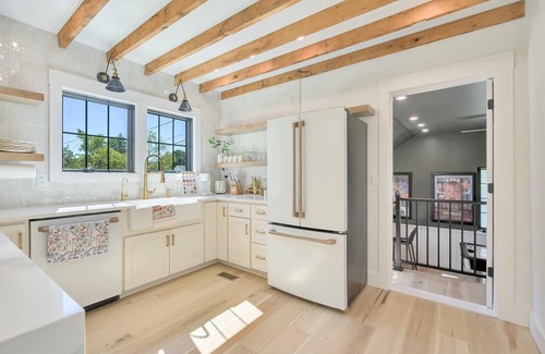 Nashville House | 4 bedroom home downtown Nashville. Hot tub, large patio, fire pit, and game room