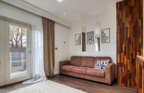 Turnham Green Apartment | 4 Bedroom House in Chiswick- Elegance & Serenity