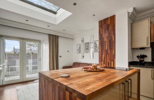 Turnham Green Apartment | 4 Bedroom House in Chiswick- Elegance & Serenity