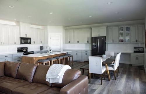 Heyburn House | 4-bedroom house in fabulous Heyburn walking distance to the river walking path!