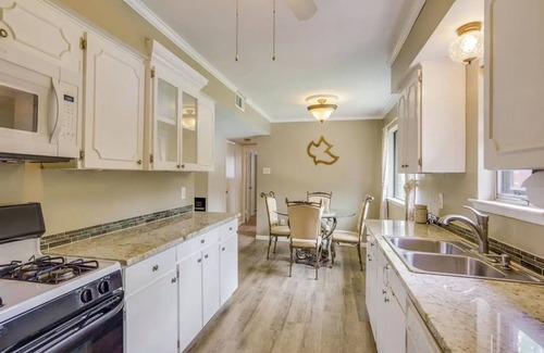 Richardson House | 4-bedroom house in marvelous Richardson with AC