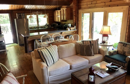 Seguin Cottage | 4 Bedroom Lake Joseph Muskoka cottage, lake life at its finest!