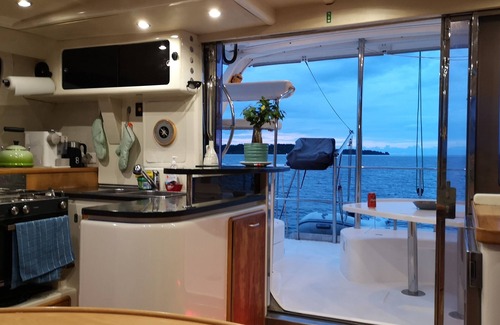 Bocas del Toro Boat Rental | 4-bedroom Luxury sailing catamaran in Bocas del Toro archipalago