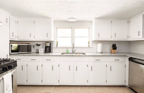 Belvedere Park House | 4 Bedroom Modern Renovation Minutes Downtown ATL