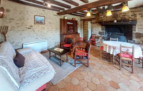 Mont-Saint-Jean House | 4 Bedroom Nice Home In Mont-Saint-Jean