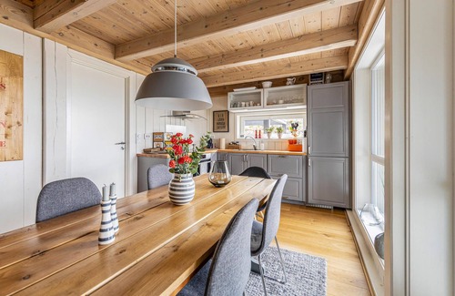 Aure House | 4 bedroom nice home in Tustna