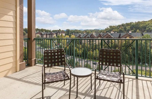 Sevierville Condo | 4 Bedroom Presidential Suite w/Fully Kitchen in Great Smoky Mountains!