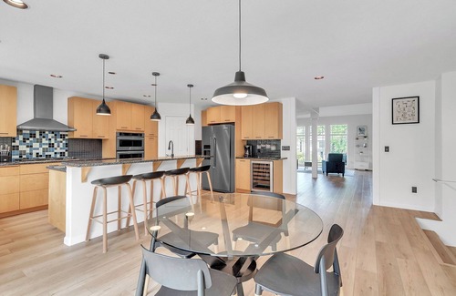 Beaverton House | 4 Bedroom Serene Escape for the Family with Dedicated Office and Loft Office