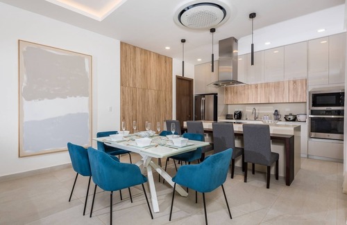 Tamarindo Condo | 4 Bedroom Stylish Condo Steps to the Beach