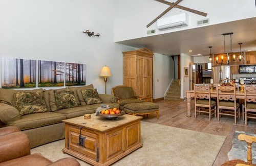 Park City House | 4 Bedroom Townhouse with Quartz Counters, Mountain Views, Walk to Lifts
