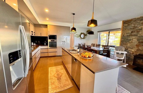 Howrah House | 4-Bedroom Two-Storey House With Views, Near Beach