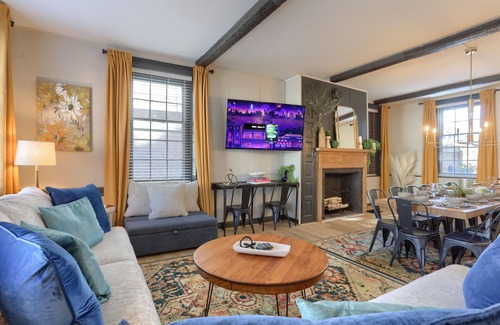 Annville House | 4 Bedroom w/ Firepit Walkable To Restaurants & Bars- 15 Min To Hershey!