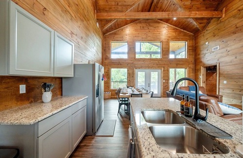 Golden Cabin | 4 Bedrooms | 12 Guest | 3.5 Baths