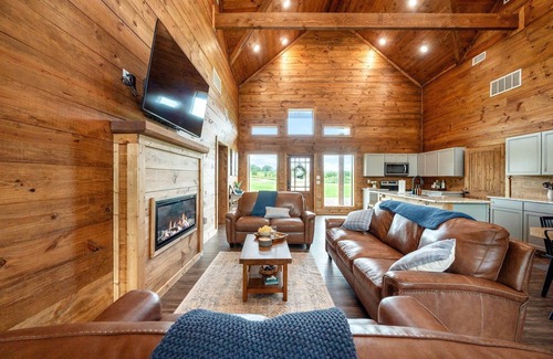 Golden Cabin | 4 Bedrooms | 12 Guest | 3.5 Baths