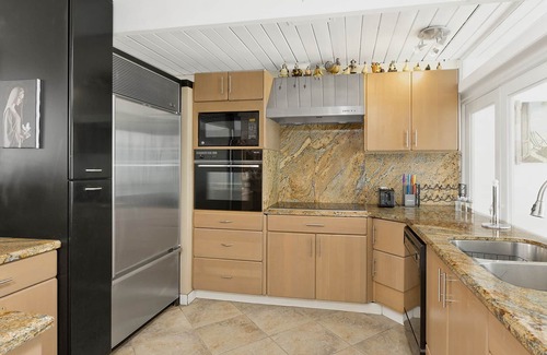 Cypress Lakes House | 4 bedrooms/4bathroom House 1 mile from Beach on Wide Canal with Pool and Jacuzzi