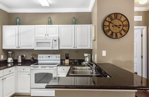 Kissimmee House | 4 Bedrooms S/Lucaya Village Townhouse by RedAwning