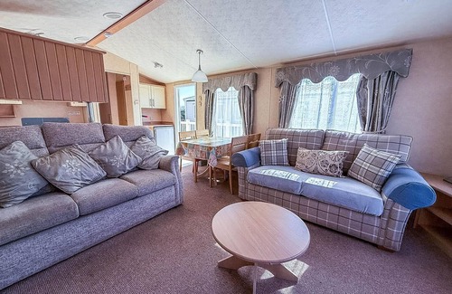 Hunstanton House | 4 berth nearby Hunstanton beach in Norfolk ref 13018L