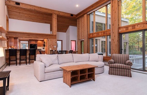 Stratton Mountain Ski Chalet | 4 BR N. Brookwood Chalet on Shuttle Route 2 Streets from Stratton Base Lodge