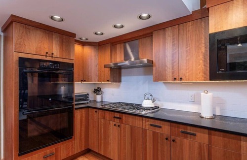 Stratton Mountain Ski Chalet | 4 BR N. Brookwood Chalet on Shuttle Route 2 Streets from Stratton Base Lodge