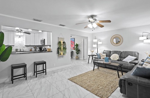 BallenIsles House | 4 BR ☆ SLEEP 10 ☆ PRIVATE GUEST SUITE ☆ HEATED POOL ☆ NEAR BEACHES, WATERPARK & PGA