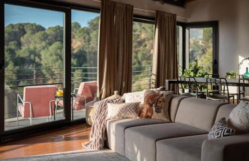 Alella Parc Villa | 4 BR vila 25 minutes to Barcelona Fantastic sea views pool