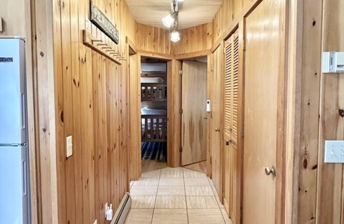 Mount Desert House | 4 BR Wooded Getaway on Long Pond! [Woodsy Pines]