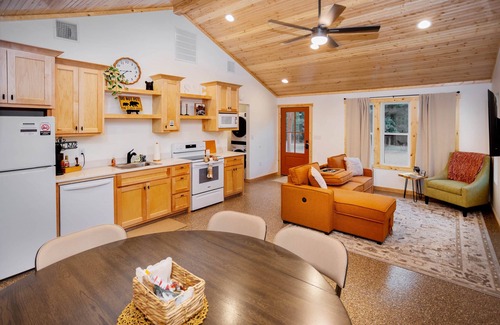 Hulbert Cabin | 4 Cabin Retreat Sleeps 12 with Hot Tubs and Firepit