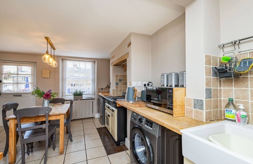 Stoke Bruerne House | 4 CANALSIDE COTTAGES, pet friendly, with a garden in Roade
