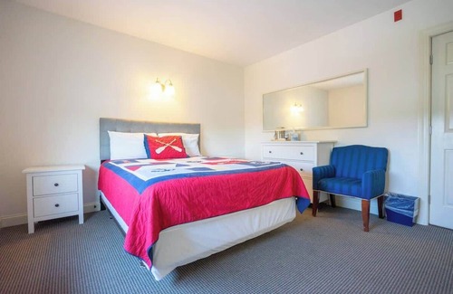 Middletown Hotel | #4 | Comfy Room w/Queen-bed