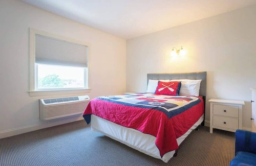 Middletown Hotel | #4 | Comfy Room w/Queen-bed
